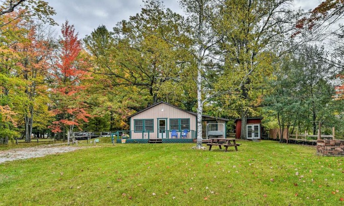 Gladwin House | Family-Friendly Gladwin Cottage - Pool & Indian Lake Access