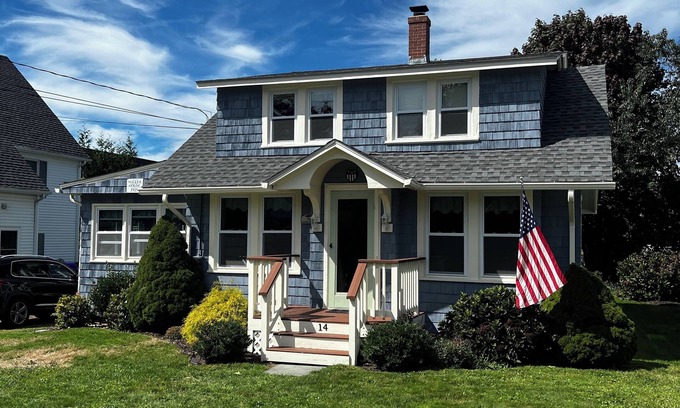 Groton Long Point Cottage | Cozy Groton Long Point Cottage Steps from the Beach