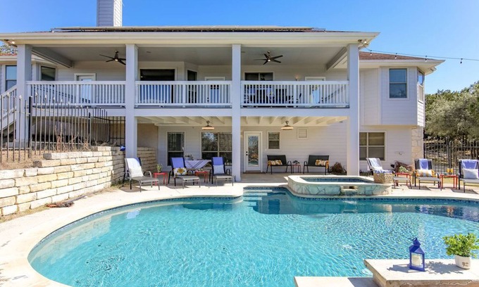 Austin House | Relaxing Retreat with Pool, Spa & Game Room - Sleeps 28!