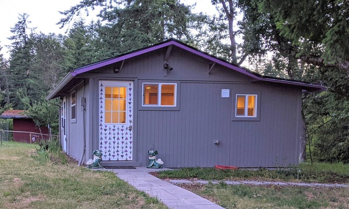 Eugene Cottage | Idyllic Country Cottage with Child-Friendly Amenities