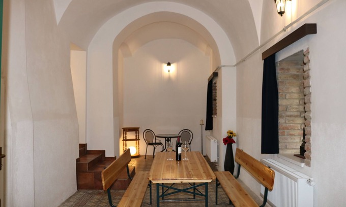 Satov Apartment | Inviting Guest House in Satov I with Family-Friendly Amenities