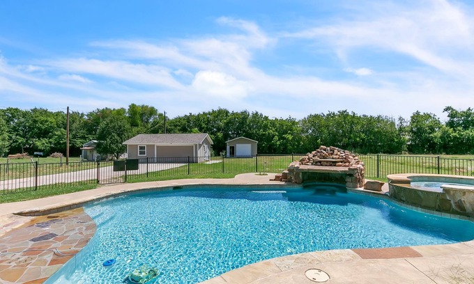 McKinney House | Charming Guest House w/Pool Near Historic Downtown McKinney & Scenic Trails