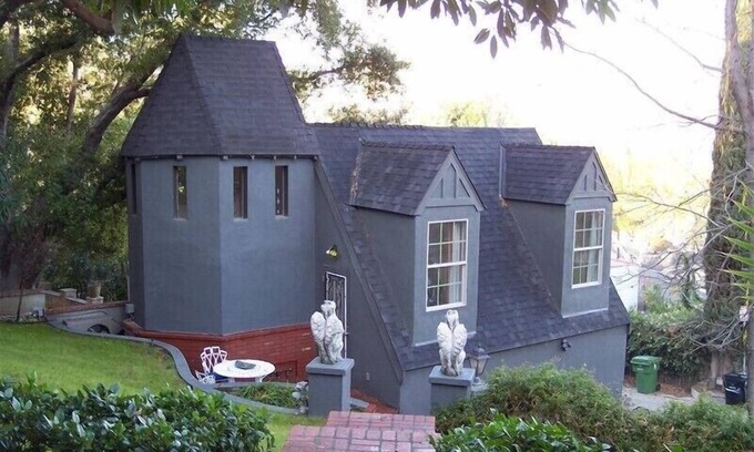 Studio City House | Inviting Guest Suite with Loft and Oceanfront Views