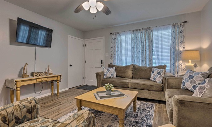 Gulfport House | Cozy Gulfport Escape: Steps to the Beach & Ocean View!