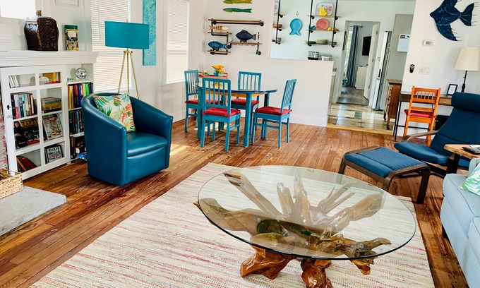 Gulfport House | Unforgettable Gulfport Getaway Near Vibrant Arts District
