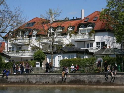 Herrsching am Ammersee House | Delightful Holiday Home in Herrsching with Family Amenities