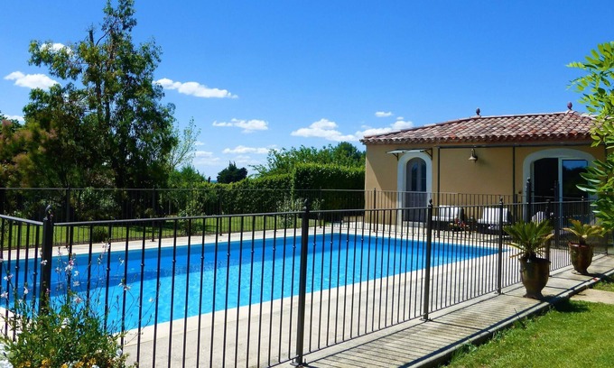 L'Isle-sur-la-Sorgue House | Charming Holiday Home with Shared Pool in L'Isle-sur-la-Sorgue