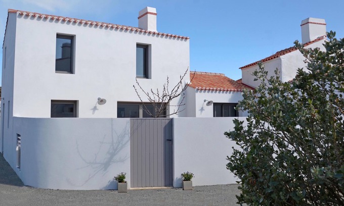 Noirmoutier-en-l'Ile House | Beautiful Home Steps from the Center and Nearby Beaches