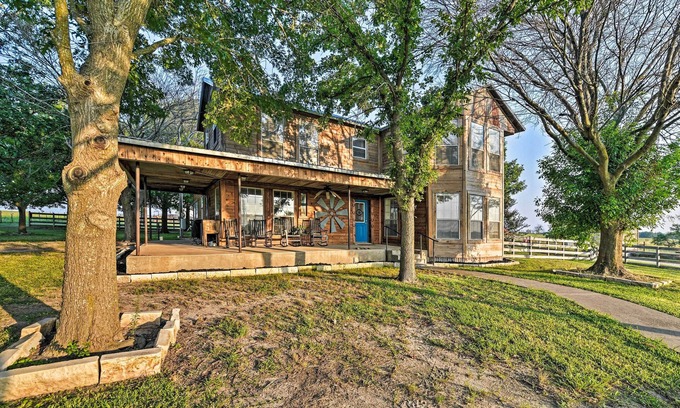 Energy House | Idyllic Hamilton Farmhouse with Scenic Country Views
