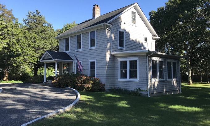Hampton Bays House | Idyllic Hampton Bays Colonial with Ocean View & Family-Friendly Amenities