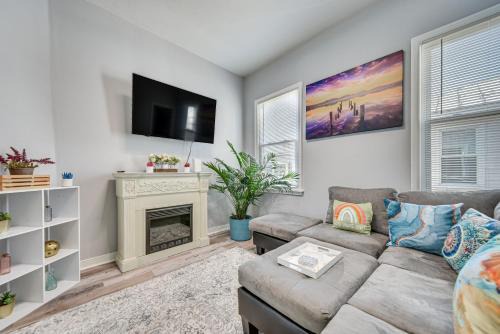 Hampton House | Inviting Hampton Home Close to Downtown and Beaches
