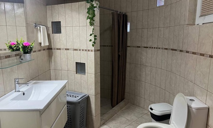 Willemstad House | Charming & Harmonious 3-bedroom house with WiFi and AC in vibrant Willemstad