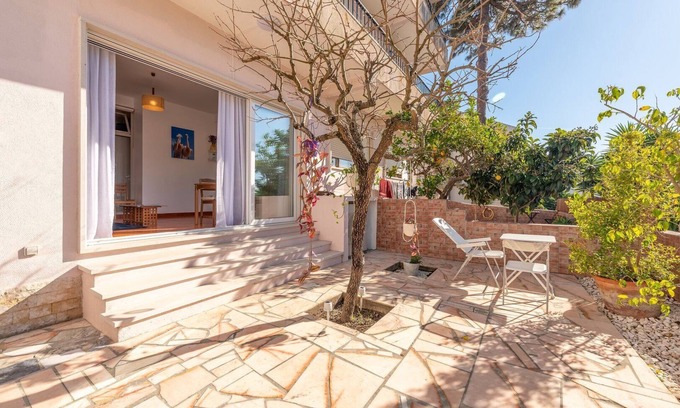 Parede Apartment | Charming Haven on the Portuguese Riviera