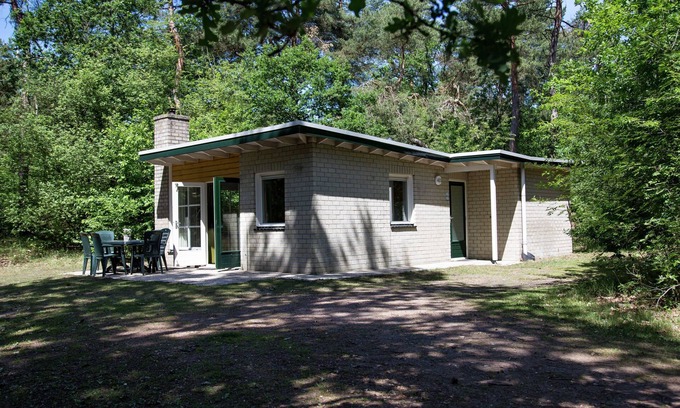 Dwingeloo House | Cozy Bungalow with Wood Stove near Assen - Family Friendly