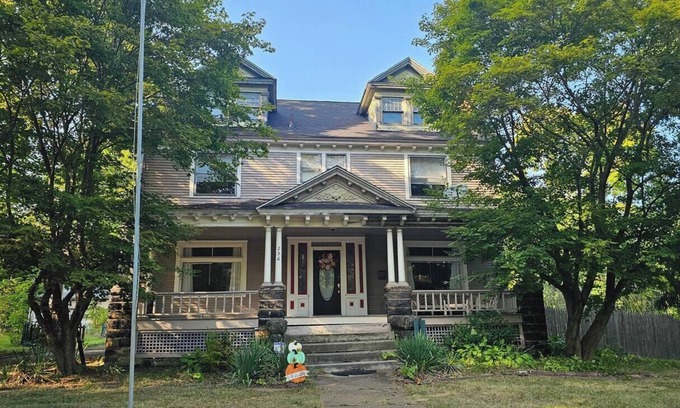 Youngstown House | Charming Heritage Home by YSU