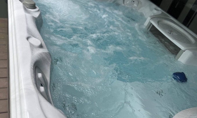 Hidden Valley House | Elegant Hidden Valley Retreat with Sauna & Jacuzzi