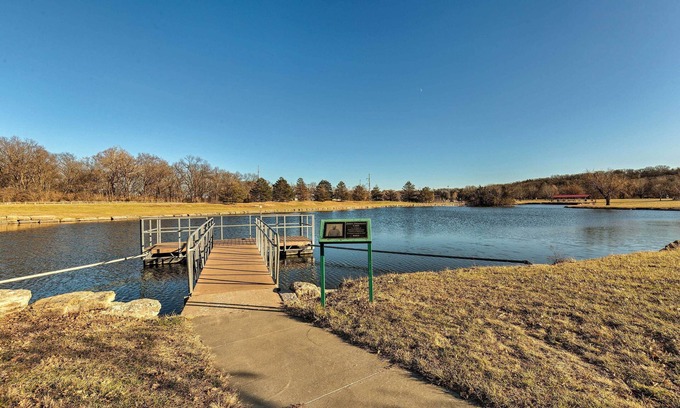 Manhattan Apartment | Relaxing Retreat with Patio: 3 Miles to Kansas State