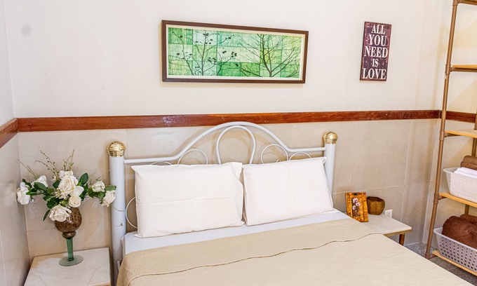 Inoa Cottage | Charming Hillside Getaway: Hill House with Pool and Fireplace - 10 min to Beach