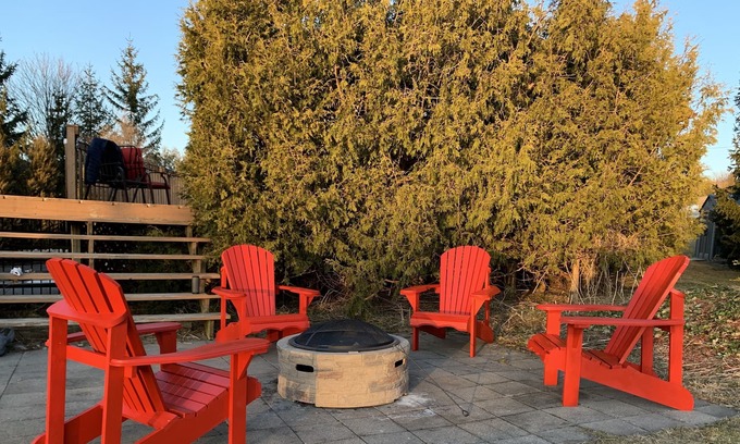 Meaford Cottage | Charming hilltop lake view cottage mins from beach