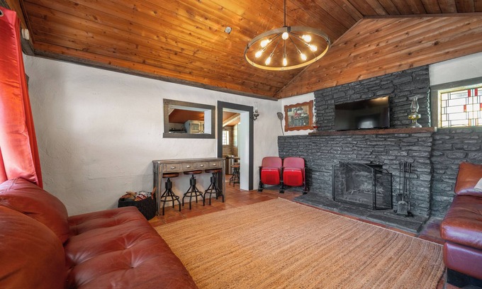 Wimberley House | Charming Historic 2-bedroom house in Downtown Wimberley