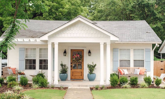 Conway House | Historic Downtown Cottage: Pet-Friendly with Spa & Breakfast