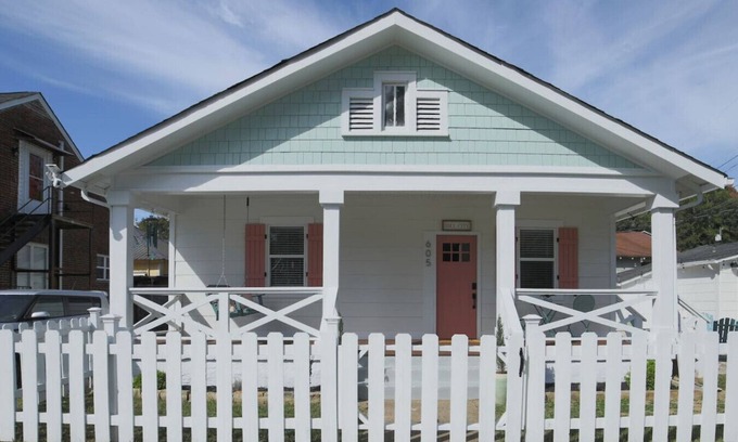 Northside House | Discover The Nealis House: Family-Friendly in Hill City