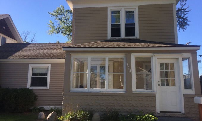 Howell House | Historic Home in Downtown Howell - Guest Rated 10/10
