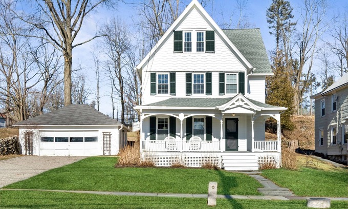 Warwick House | Historic Home with Spa, Hot Tub & 10/10 Guest Rating