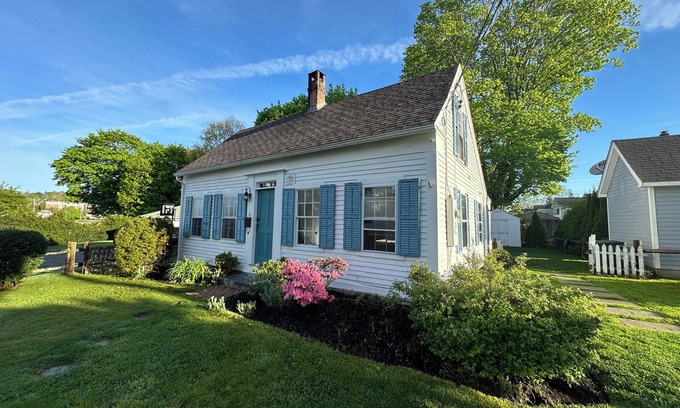 Mystic - New London House | Historic House with Oceanfront Views in Downtown Mystic