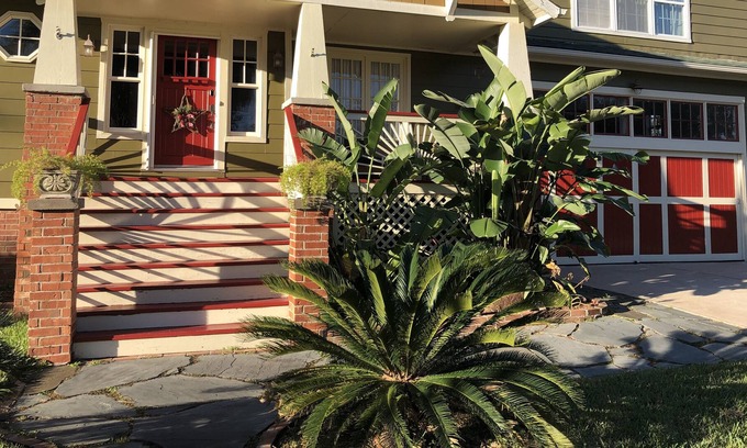 Shoreacres House | Charming historical pet friendly home near the bay