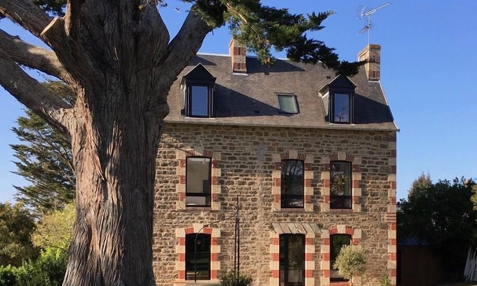 Saint-Briac-sur-Mer House | Beachside Haven with Pool & Spa - Guest Rated 10/10