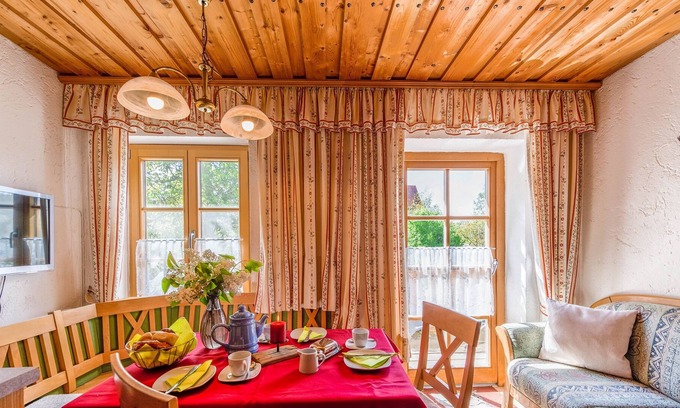 Obing Apartment | Charming holiday apartment "Sonnenseite" with Wi-Fi & Balcony; Parking Available