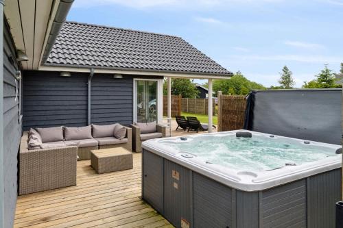 Idestrup House | Eco-Friendly Summer House with Pool and Hot Tub