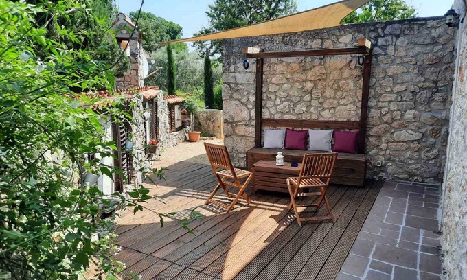 Rasopasno Villa | Inviting Villa Rasopas: Pet Friendly with Breakfast Included