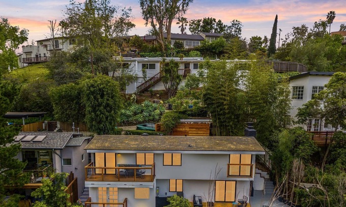 Beachwood Canyon House | Charming Hollywood Retreat Home with Canyon Views