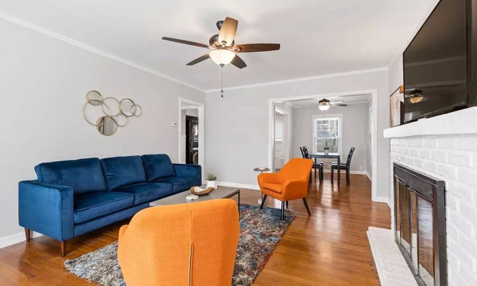 Fort Worth House | Cozy Retreat 3 Minutes from Dickies Arena with Spa & Breakfast
