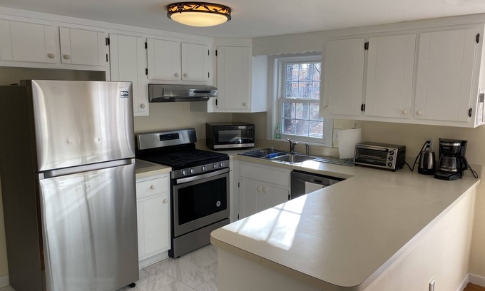 Dennis House | Exceptional Home in Dennis, Cape Cod with Pool & Kitchen