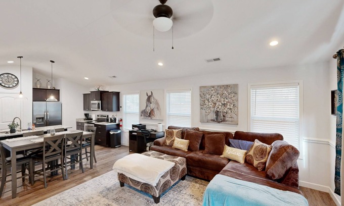 Arcadia House | Charming home- Dog Friendly, washer/dryer, internet access, and firepit