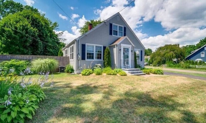 Branford House | Welcoming Home in Branford - 10/10 Guest Rated with Kitchen