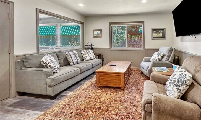 Tamarack Resort House | Inviting Home in Donnelly with Lake Cascade Views