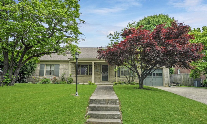 Lexington House | Cozy Retreat in the Heart of Lexington - Pet Friendly!