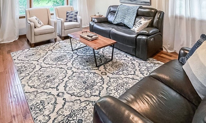 Summit House | Welcoming Pet-Friendly Retreat in Lake Country