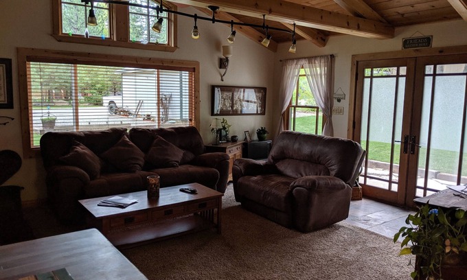 Calpine House | Ideal Retreat for Outdoor Adventures & Family Fun