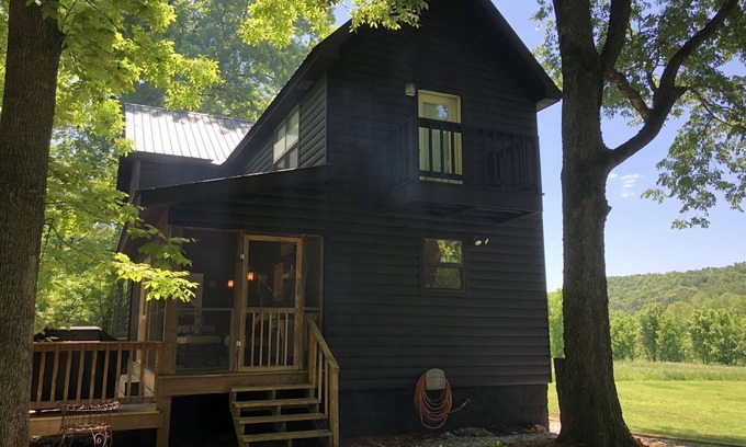 Mountain View House | Relaxing Cabin on the White River - Rated 9.8/10!