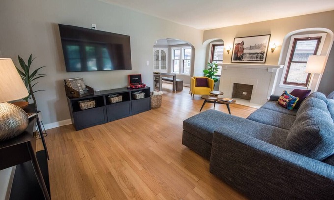 Shorewood Apartment | Pet-Friendly Retreat with Fire Pit Near Lake Michigan