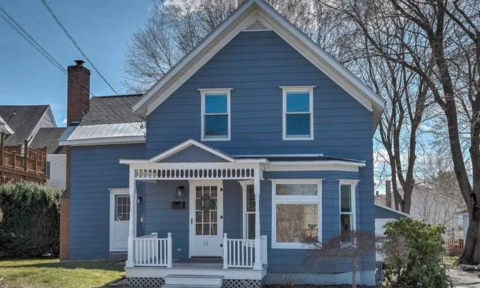 Keene House | Charming Home Walk to Downtown!