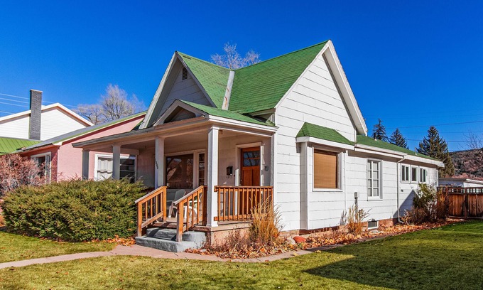 Durango House | Cozy Retreat with Fireplace, Washer/Dryer & Spa Access