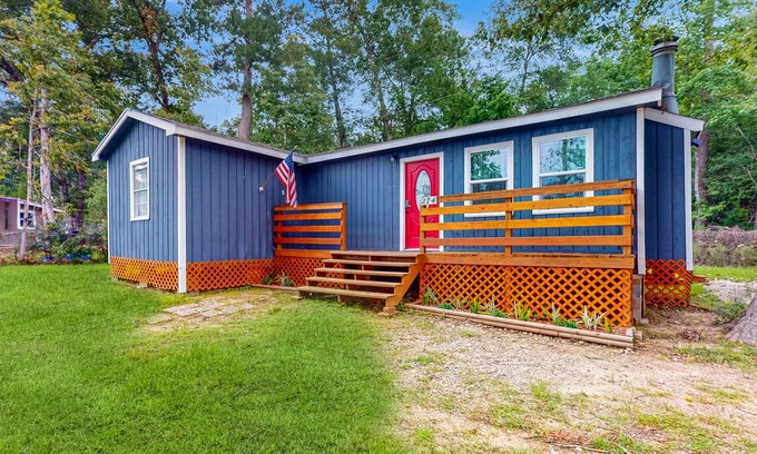 Hillister House | Inviting Home with Porch, Kitchen & Family-Friendly Amenities