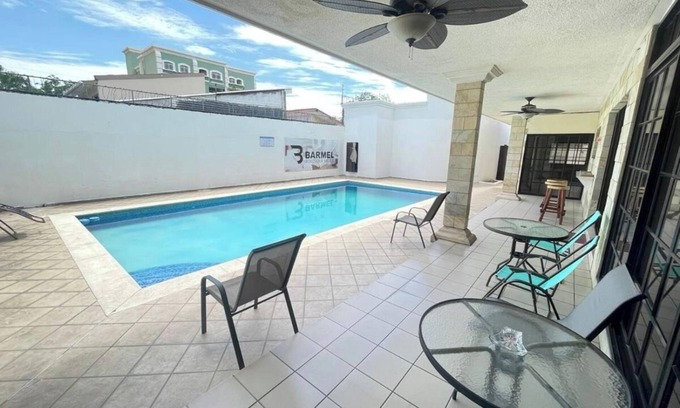 San Pedro Sula Hotel | Charming hotel in San Pedro Sula with Pool, Grilling area, AC & Ping Pong table