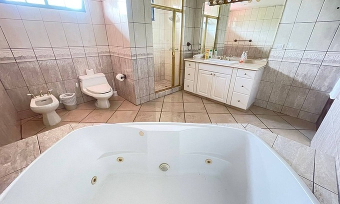 San Pedro Sula Hotel | Charming hotel in beautiful San Pedro Sula with AC, WiFi